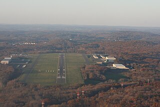 <span class="mw-page-title-main">Waterbury–Oxford Airport</span> Airport in Oxford, Connecticut
