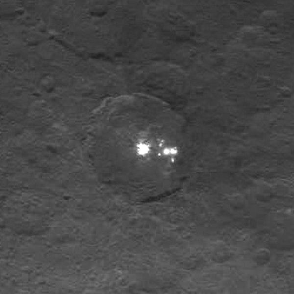 File:PIA19559-Ceres-DwarfPlanet-Dawn-OpNav8-image1-20150516-crop.jpg