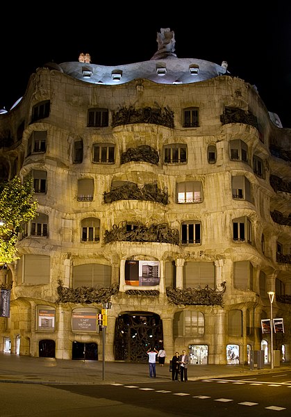 File:Pedrera at Night (5836722459).jpg