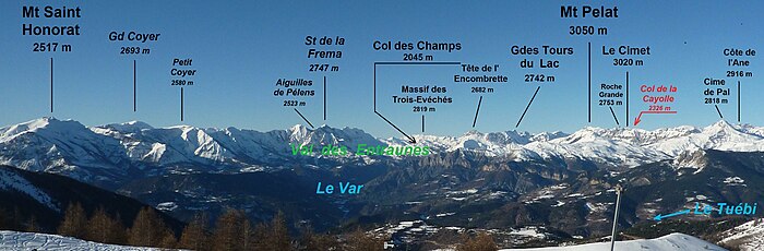 Panorama légendé du massif du Pelat vu du sud-est à partir de l'Adrech de Forche (Dreccia - 2 011 m) au sud de la station de Valberg.