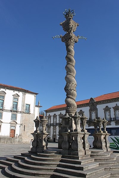 File:Pelourinho do Porto.jpg