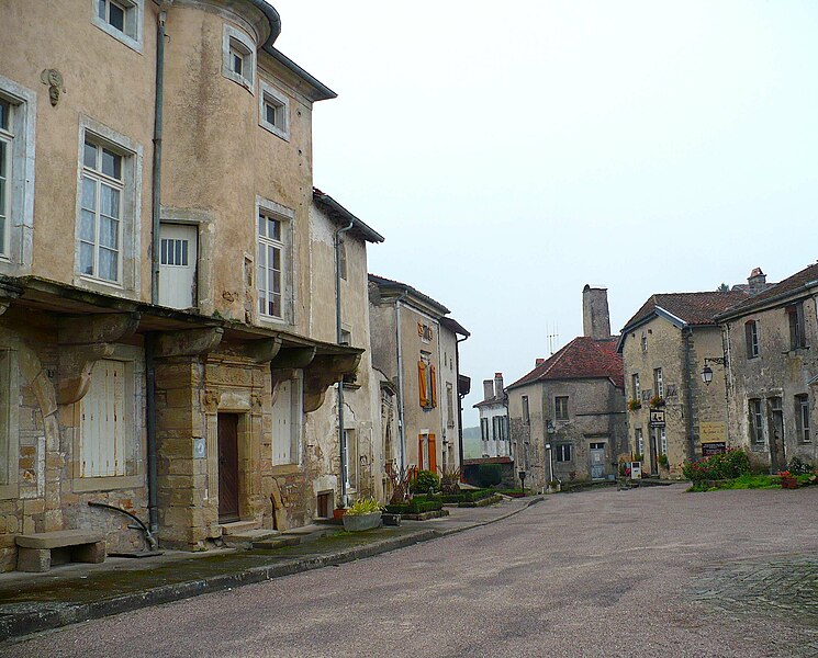 File:Place de Chatillon-sur-Saône.JPG