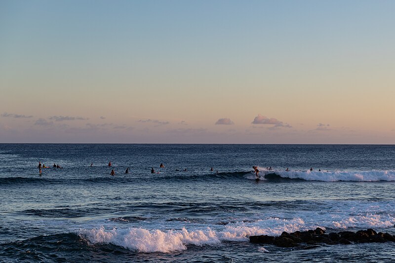 File:Poipu Beach surfspot Kauai Hawaii (46277756091).jpg