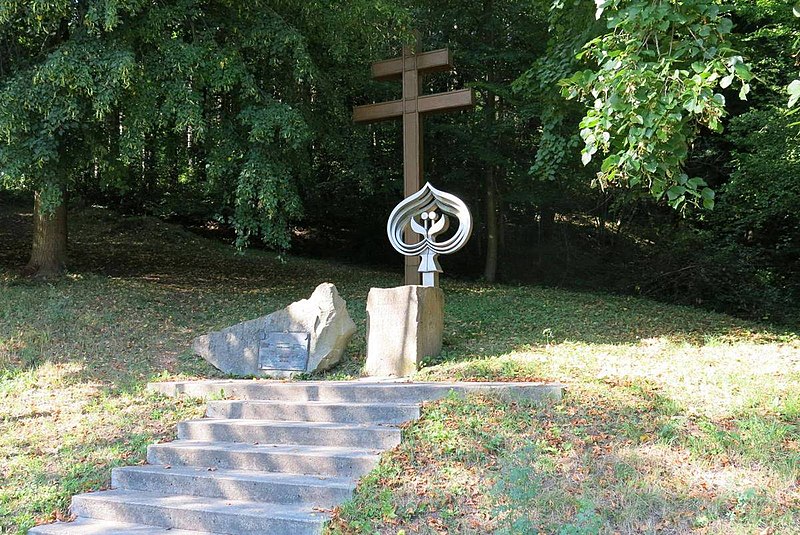 File:Pomník lípy bratrství u hranic ve Starém Hrozenkově (Q72742105) 04.jpg