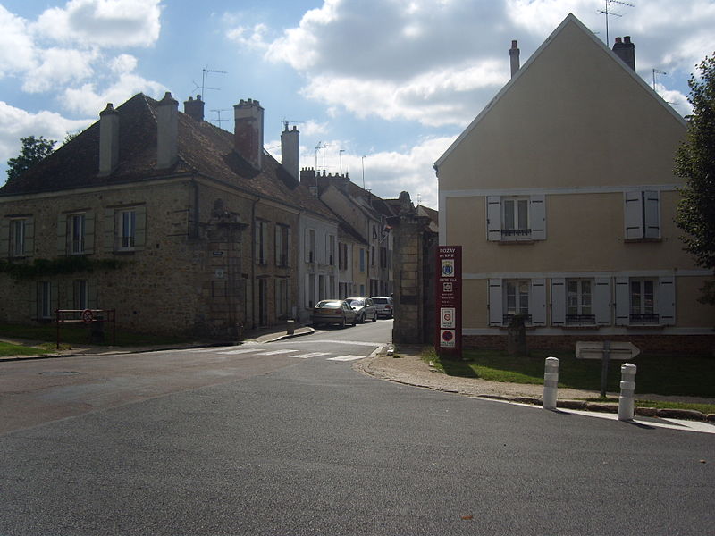 File:Porte de Gironde de Rozay-en-Brie.JPG