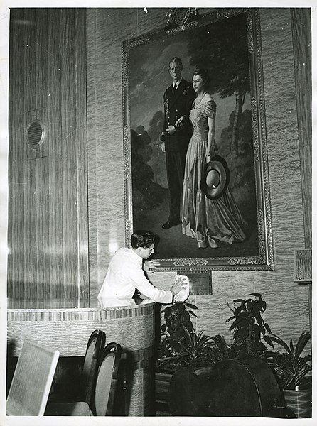 File:Portrait of Princess Elizabeth and the Duke of Edinburgh (7834660400).jpg