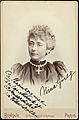 Signert kabinettkort av Nina Grieg Foto: Benque, Paris / Nasjonalbiblioteket