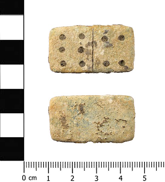 File:Post Medieval lead alloy domino (FindID 704541).jpg