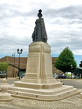 La statue d'Elizabeth Bowes-Lyon.