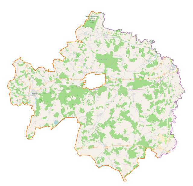 Mapa konturowa powiatu bialskiego, blisko centrum na prawo znajduje się punkt z opisem „Kościół Najświętszej Maryi Panny Królowej Polski”