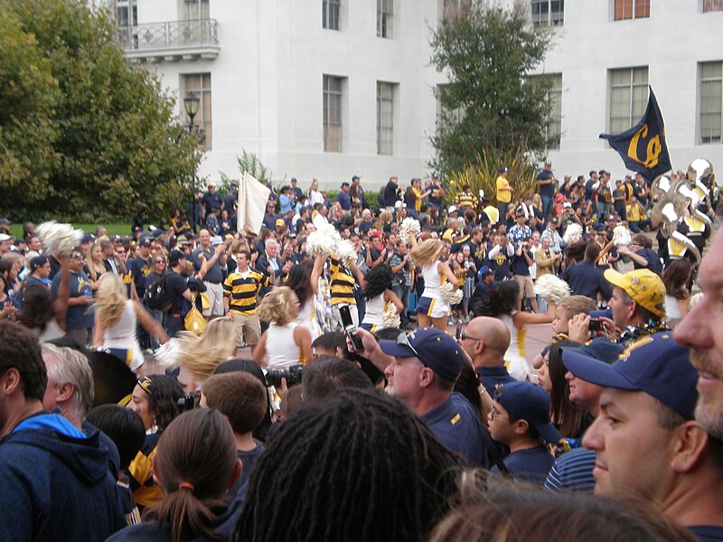 File:Pregame football rally at Sproul Plaza 2009-09-05 6.JPG