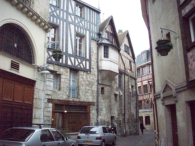 File:Restes de l'abbaye de Saint-Amand.JPG