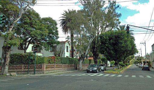 Riobamba and Sierravista street intersection Riobamba y Sierravista, Lindavista, Ciudad de Mexico 2017.jpg