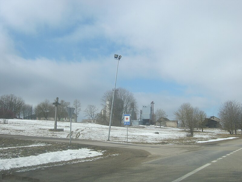 File:Road junction in Čičinai, Kaunas County, Lithuania - 20110319.jpg