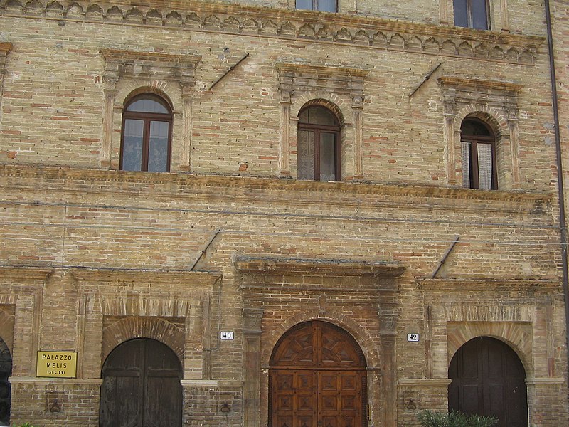 File:SantaVittoriaInMatenano(AP)PalazzoMelis.jpg