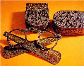 Luxuriöse spanische Schläfenbrille (Paddelform) um 1740
