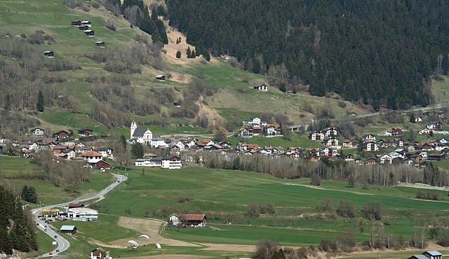 Schluein village