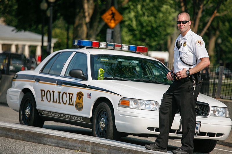 File:Secret Service at the White House (7508830852).jpg