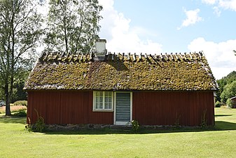 Östra fasaden med köksingången.