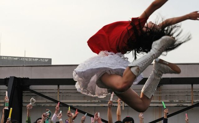 Kanako Momota performing her iconic "Shrimp jump"