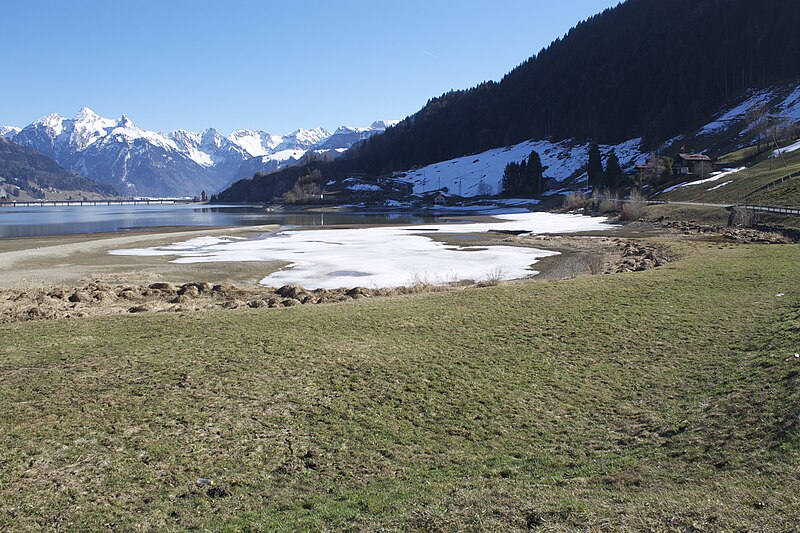 File:Sihl Lake - panoramio (2).jpg