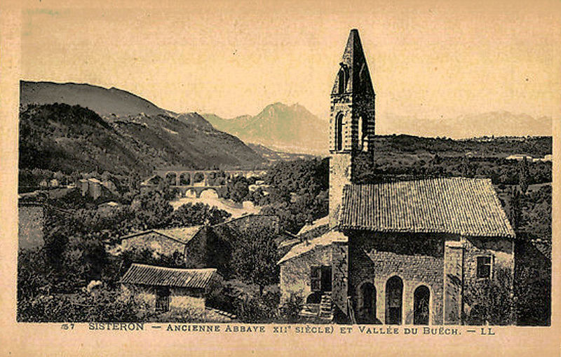 File:Sisteron Abbaye romane et vallée du Buech.jpg