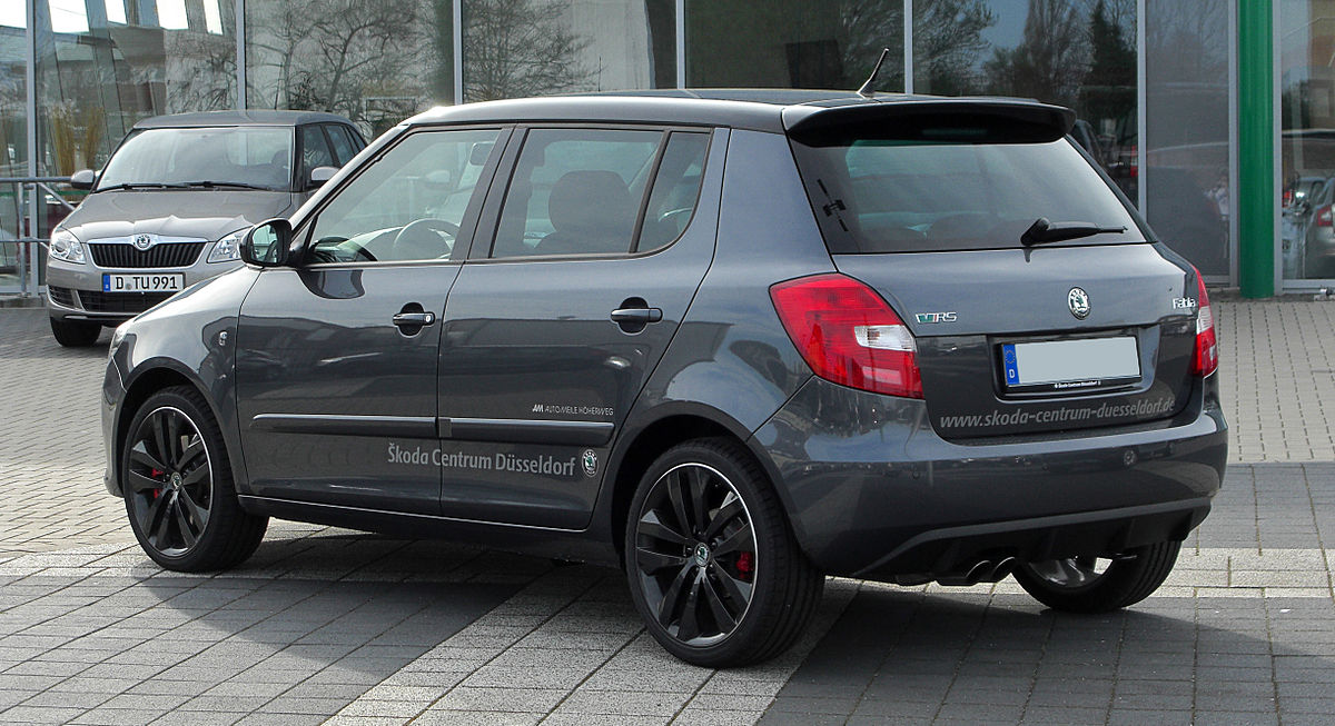 File:Skoda Roomster (Facelift) – Frontansicht, 28. Mai 2011, Düsseldorf.jpg  - Wikimedia Commons