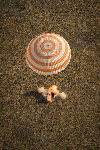 File:Soyuz TMA-08M landing (08).jpg