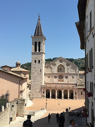 Spoleto Cathedral and piazza.jpg