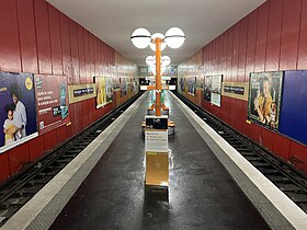 Unique quai central de la station.