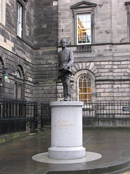 File:Statue of firemaster James Braidwood. Памятник Джеймсу Бретвуду - основоположнику английской пожарной службы. - panoramio.jpg