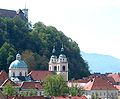 Ljubljanska stolnica, v ozadju Ljubljanski grad