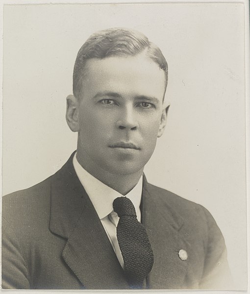 فائل:Studio Portrait of William Ponsford, ca. 1925.jpg