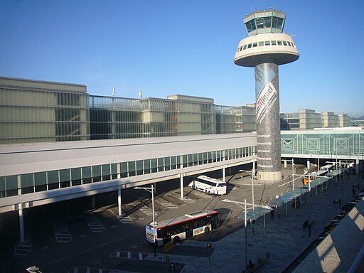 T1 Aeroport de Barcelona - parkings i torre de control antiga
