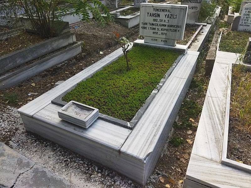 File:Tahsin Yazıcı'nın mezarı, Cebeci Asri Mezarlığı, 2022 Eylül.jpg