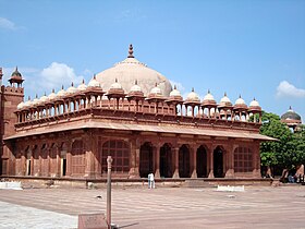 تفصیل= The tomb of Islam Khan, in the courtyard of the Jama Masjid, Fatehpur Sikri