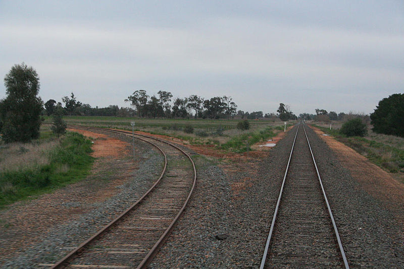 File:Toolamba - Echuca line junction split.jpg