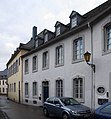 Trier, Banthustraße 2, fünfachsiges barockes Wohnhaus, wohl Mitte des 18. Jahrhunderts; barockisierender Anbau, 1908, Architekt Julius Wirtz