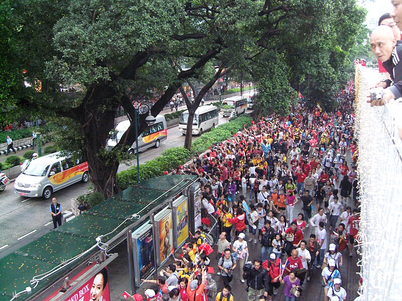 File:Tsim Sha Tsui - 2008 Summer Olympics torch relay in Hong Kong - 2008-05-02 10h38m16s SN207072.jpg