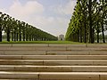 Uitzicht op het memorial vanaf het midden van het complex