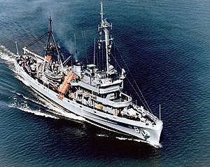 USS Florikan (ASR-9) underway on the Columbia River, Oregon (USA), on 1 May 1982 (6349469).jpeg