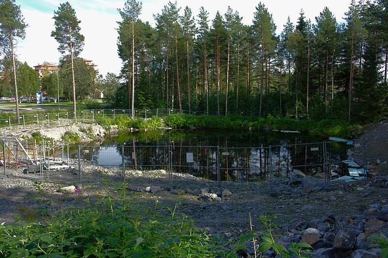 File:Umeå moske-grop-2012-08-02.jpg