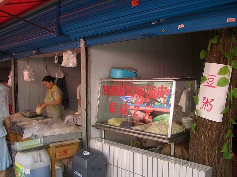 File:VM 5572 Lanzhou market street Shaanxi noodles.jpg