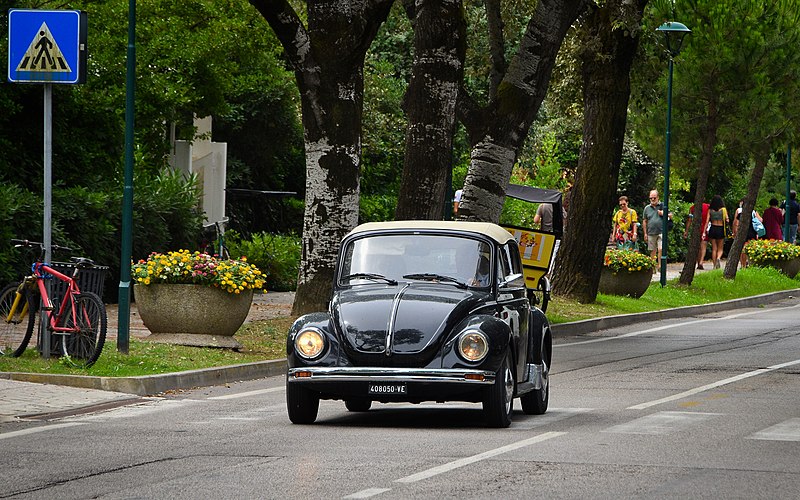 File:VW Beetle Lido di Venezia.jpg