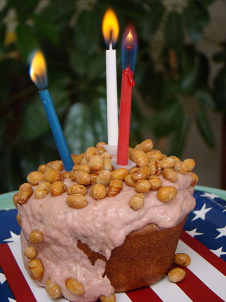 File:Vegan Peanut Butter Banana Cup Cake (4762436651).jpg