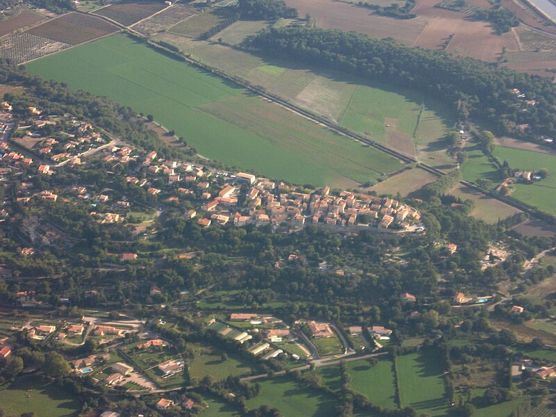 File:View on Cornillon-Confoux.jpg