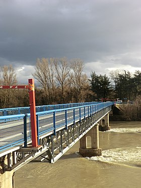 Vue du pont et du canal en décembre 2012 (prise de vue côté Miribel).