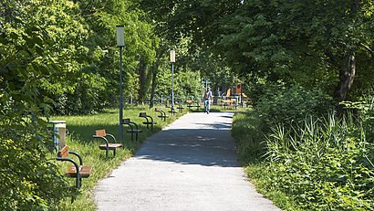 So kommt man zu der Eva-Und-Otto-Benesch-Park mit den Öffentlichen - Mehr zum Ort Hier