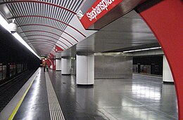 Stația U-Bahn Wien Stephansplatz Bahnsteig.jpg