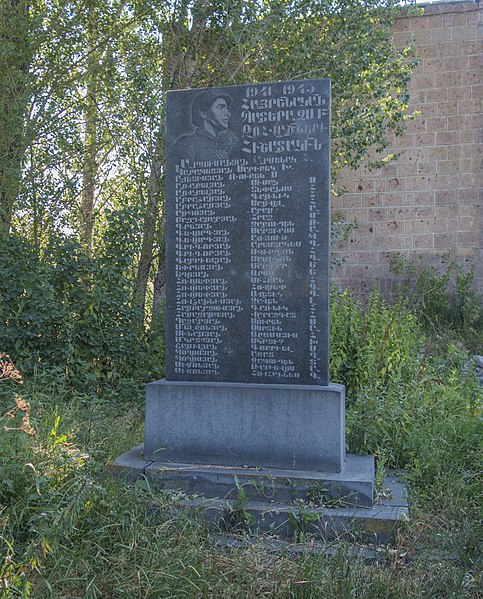 File:World War II memorial in Gharibdjanyan village 26-07-2019.jpg